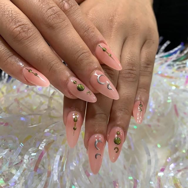 Nail art service